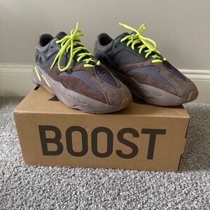 Yeezy Sneakers